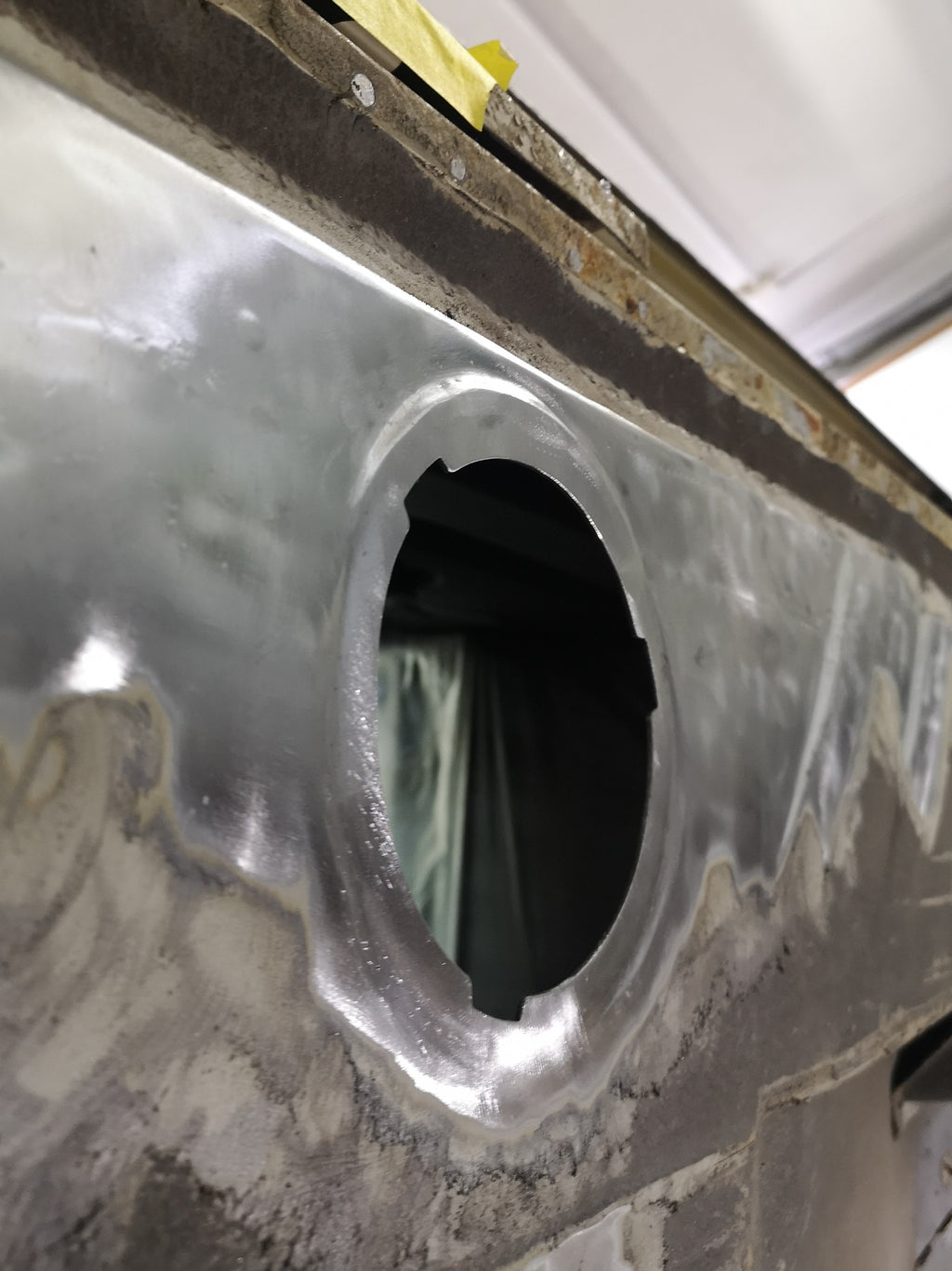 Reperaturka otworu podłogowego/odpływu, wnęki koła BMW