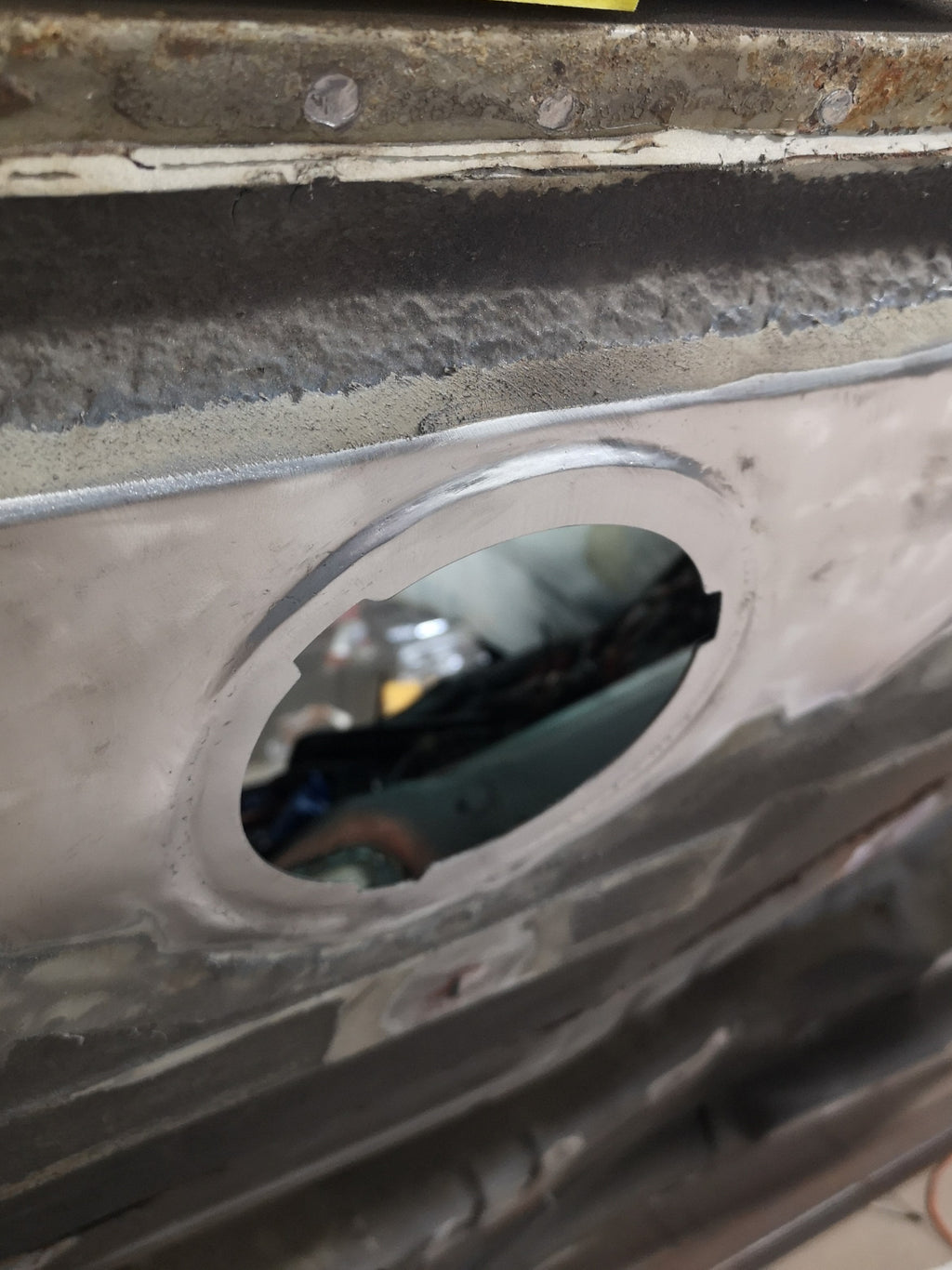 Reperaturka otworu podłogowego/odpływu, wnęki koła BMW