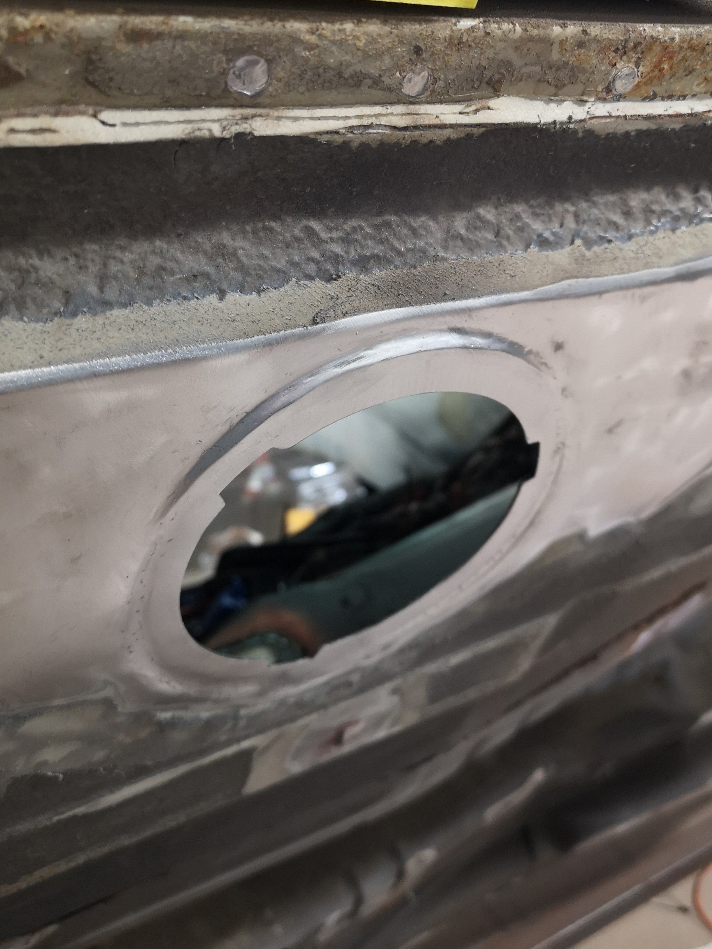 Reperaturka otworu podłogowego/odpływu, wnęki koła BMW